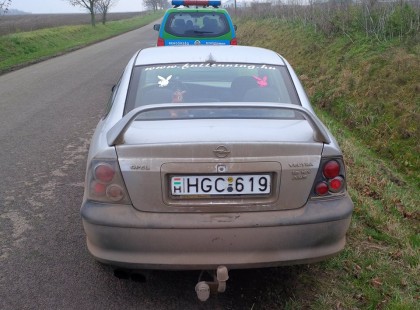 Ma munkából, majd iskolából hazafelé majsi boltnál unatkozó rendőrök utánam fordulva a majsi domb ormánypusztai tetejénél megállítanak.