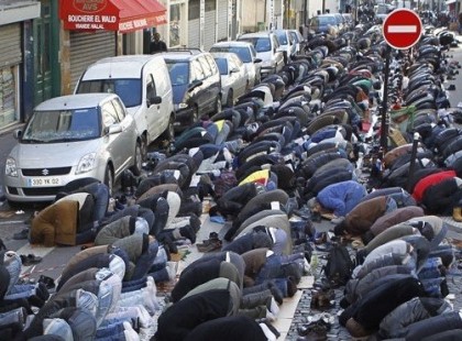 Ne énekeljünk karácsonyi dalokat, mert sérti a muszlimok érzékenységét ?