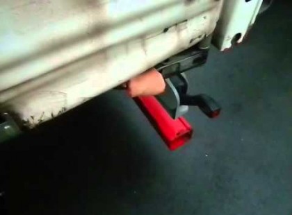 Disznó hússal tűzdelte tele a kamionját egy Magyar férfi. A láthatatlan védelem! :)