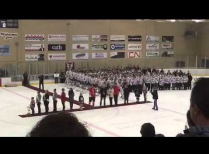 Videó: elromlott a berendezés, 15 éves magyar játékos énekelte a himnuszt Kanadában