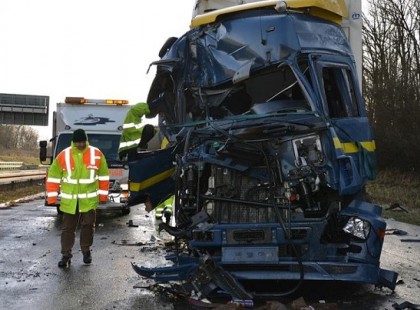 Jakab elhunyt.. Valaki tudja milyen színű volt a szeme?