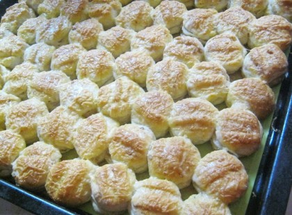 Tepertős sajtos pogácsa – minden benne van ami finom!