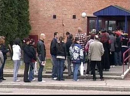 Megszüntetik a munkanélküli segélyt, eltűnik a munkanélküliek anyagi támogatása!