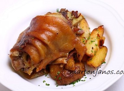 Sörben sült fokhagymás csülök