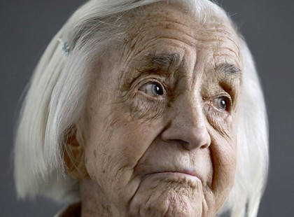 Az idős asszony egyedül maradt miután felnevelte a fiait. Elképesztő ajándékot kapott tőlük, mégsem örült. Ha elolvasod, miért, könnybe lábad a szemed