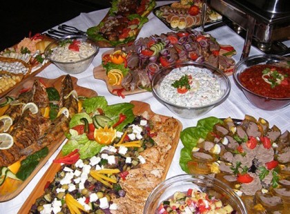 Itt ehettek féláron a sokak által várt Torkos Csütörtökön - több mint 300 étterem csatlakozott az akcióhoz! Mutatjuk a listát, hol lesz féláron az étel február 11-én csütörtökön.