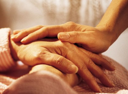 - Hány éves a fiad? - 18. - Van telefonja? - Igen... - A bátyja kinőtt ruháit hordja? - Nem, mindig új ruhákat szeretne - Mennyit adsz neki naponta? - 500 - 800 forintot - És Neked mennyi van most a zsebedben? - A kenyérre való... - És most Ő hol van? - Pizzázóban a haverjaival - És Te hová mész? - Dolgozni, hogy neki mindene meglegyen, amit szeretne Körülbelül így van, de egyesek ezt nem veszik észre. Tiszteljétek a szüleiteket, mert megérdemlik!