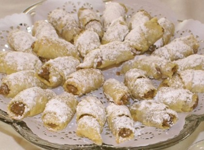 Omlós házi diós kifli, és még keleszteni sem kell! Ráadásul nagyon egyszerű recept!