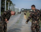 Fegyvert fogtak a migránsok a magyar katonákra a szerb-magyar határon