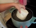 Megfőzi a WC-papírt... Hogy miért? ZSENIÁLIS!