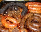 Nyomj egy lájkot, ha Te is szereted a disznótorost! Mondanám nem is igazi magyar, aki ezt nem szereti, de persze azért ízlések és pofonok, de többségünk ugyanúgy odavan a mai napig a disznótorosért, mint magáért a disznóvágásért is.