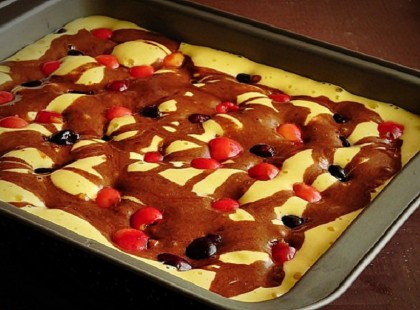 Mámorító csíkos kavart tészta – duplán gyümölcsösen!