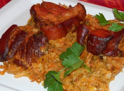 Parasztos káposztás sült csülök cserépedényben! Savanyúsággal isteni!