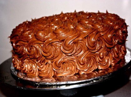 JUBILEUMI TORTA – KÜLÖNLEGES PISKÓTA, BÁRSONYOS KAKAÓS KRÉM!