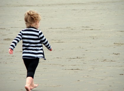 A GYÁSZOLÓ NŐ RÁKIABÁL A KISLÁNYRA, AZTÁN PÁR HÉT MÚLVA OLYAN DOLGOT TUD MEG, HOGY NAGYON MEGBÁNJA