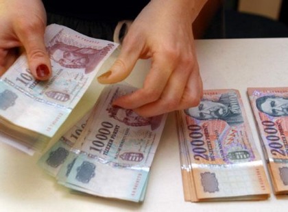 Felnőtteknek havi 50 ezer forintos alapjövedelmet vezetnének be Magyarországon!