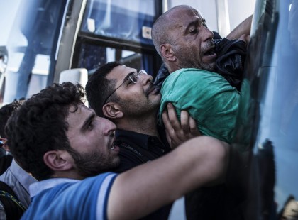 Friss!Bevándorlók támadtak egy busz utasaira az Astoriánál!