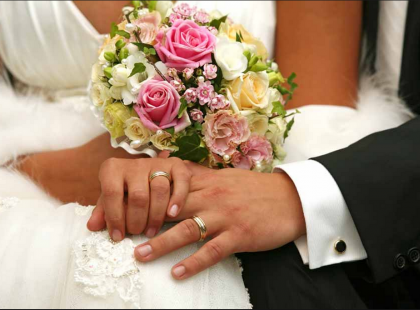 Teljesen ingyenes lesz a házasságkötés és pótszabadság is jár az esküvő után!