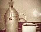 Erre a kávéfőzőre még emlékeztek? Én a mai napig ilyet használok a kertben. :) Szerintem sokkal jobb, mint a mai modern kapszulás és méreg drága csoda kávéfőzők! :)