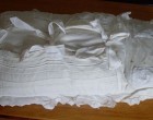 Íme egy pólyahuzat a negyvenes évekből.... Sajnos az a nagy kár, hogy mára már ez sem éppen divatos, nagyon nehéz volt szépre vasalni. A kórházakból anno ki sem adták a babákat, ha nem vittek neki pólyát.