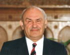 Sajnos nem hallhatjuk már őt élőben, pedig igény lenne rá és nagy szükség is. Hofi Gézát nem hiszem, hogy lenne ember, aki nem kedvelte volna.... és olyan, akinek ne hiányozna... Sajnos mostanában akárhonnan nézzük még témája is akadna bőven...