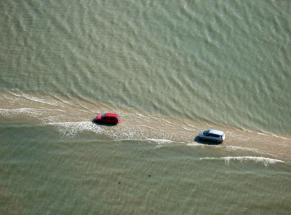 Az autóút, ami minden nap kétszer eltűnik