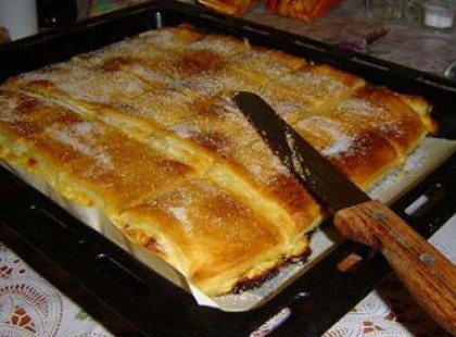 Piskóta jellegű finom túrós sütemény, elolvad a szádban, ha bele harapsz!