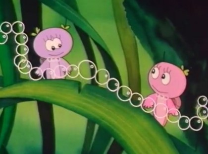 Te tudod, hogy melyik gyerekkori kedvenc rajzfilmünkből van ez a jelenet? Egy kicsit segítek: Van egy vízalatti kristálypalota, ahol nagyon helyes kis vízi lényekkel találkozhatunk.