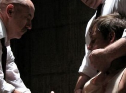 A hivatalos agymosás és manipuláció 10 pontja - így hülyítenek minket...