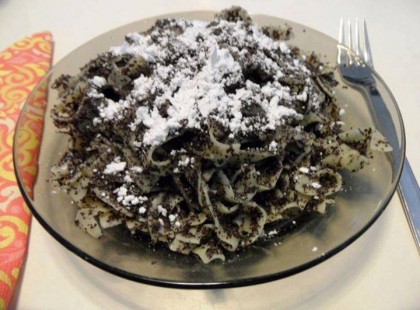 Ha téged sem érdekel, hogy tiszta mák lesz a fogad és az sem, hogy éppen ki mit szól ehhez és még ennek ellenére is szereted a mákos tésztát, akkor nyomj egy lájkot!