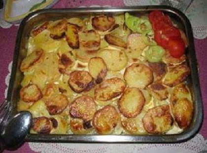 Igazi magyaros finomság: Tepsis krumpli tarjával!