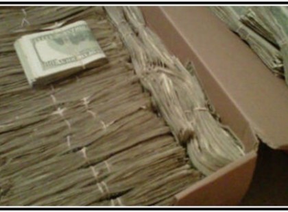 A FÉRI 95 EZER DOLLÁRT TALÁLT FELESÉGE HALÁLA UTÁN, AZ OK SOKKOLÓ!