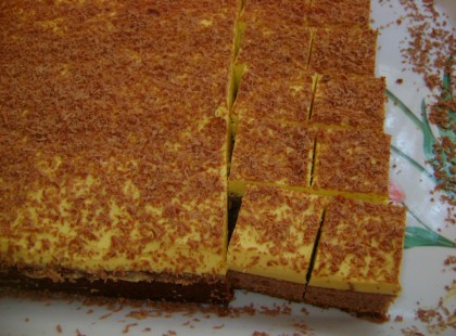 Könnyed kavart csokoládés szelet, fenséges vaníliakrémmel!