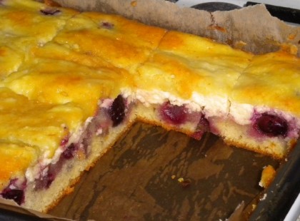 Bögrés túrós meggyes – olyan puha, hogy szinte elolvad a szádban!