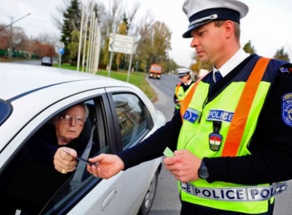 Csatak részegen vezetett a bácsi, majd ez a párbeszéd zajlott le a rendőrök és Ő közte.