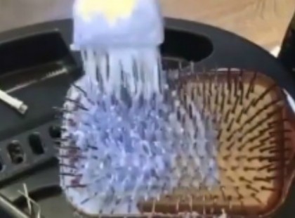 Hajfestéket ken a fésűre. A világ legjobb technikáját  tanulhatod most meg!