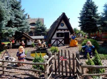 30 ezer négyzetméter alapterületen megnyílt a debreceni Disneyland