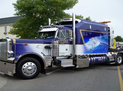 Elhunyt egy migráns, akit elütött egy kamionos Calaisnál, mivel az kővel dobálta