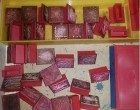 Annak idején még a tanító nénink különböző mesenyomdás figurákat nyomott a füzetünkbe, amikor hibátlanul oldottuk meg a feladatokat... és mi valami eszméletlenül büszkék voltunk magunkra és fülig érő szájas vigyorral mutogattuk otthon a szülőknek, hogy mi bizony nagyon kis okosak és nagyon kis ügyesek vagyunk :)