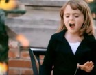 Hidegrázás indul! Figyeld, hogy milyen elementáris erővel énekli ez a kislány Adele: Rolling in the deep című slágerét! Replay ... :)