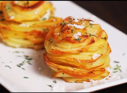 Karikára vágott krumplit tett a muffinsütőbe, és elkészített a világ legjobb köretét