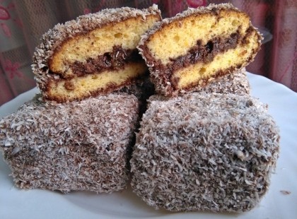 KÓKUSZKOCKA CSOKIKRÉMMEL TÖLTVE