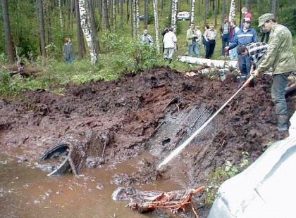 Egy fiú észrevett valami különöset a tónál. SENKI sem számított arra, hogy ez kerül elő belőle.
