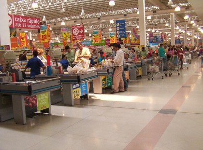 Bolti eladók nem akartok vasárnap dolgozni, de azért étterembe beülnétek , meg utána...