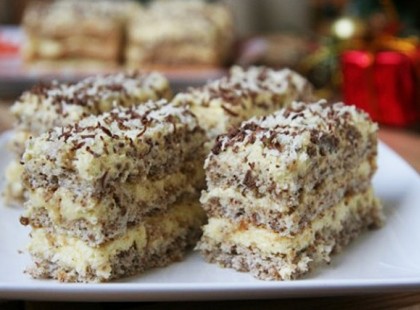 Pihe-puha diós sütemény különleges krémekkel töltve