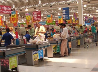 Az anyuka beolvasott a hőbörgő bolti eladónak, aki nem akart vasárnap dolgozni! Szerinted kinek volt igaza?