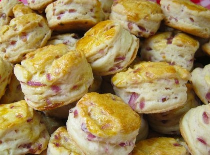 Libazsíros-lilahagymás pogácsa recept