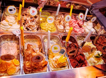 Itt fagyizhattok féláron a Fagyi napján -Több mint 200 fagyizó csatlakozott az akcióhoz! Mutatjuk a listát, hol lesz féláron a fagyi május 8-án.