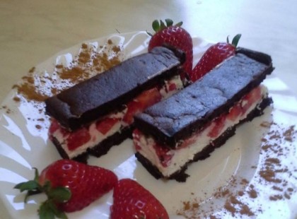 Cso­ko­lá­dé­val és eper­rel ké­nyez­tet a leg­újabb ma­gyar di­é­tás sü­ti­csoda