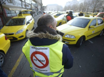 Brutális nyílt levelet kaptak a taxisok!